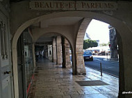 Café de la Paix outside