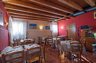 Pizzeria Al Contrario inside