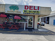 Maple Tree Deli outside