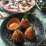 Zizzi – St Katharine’s Dock inside