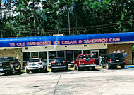 Ye Ole Fashioned Ice Cream And Sandwich Cafe outside