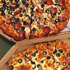 Round Table Pizza food