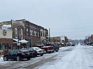 G Mig's 5th Street Pub outside