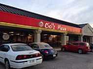 Cicis Pizza outside