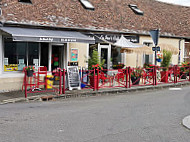 La Pau's Cafe outside