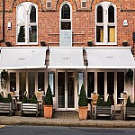 The Alderley Bar & Grill outside