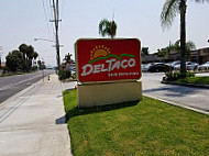 Del Taco outside