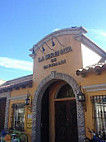 La Serenata De Garibaldi outside