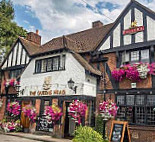 Queen's Head inside