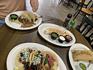 Reyna's Taqueria food