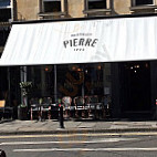 Le Bistrot Pierre outside