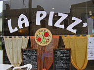 La Pizz' inside