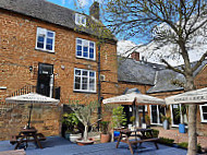 The George Inn outside