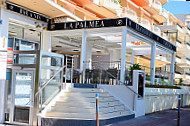 La Palmea outside