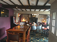 The Pretty Pigs Stonehouse Pizza Carvery inside