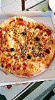 La Tour De Pizz'a food