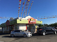 Del Taco outside