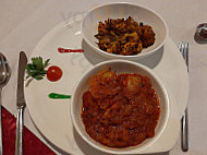 Raj Poot Tandoori food