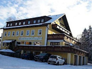 Gasthof Pension Wiesengrund outside