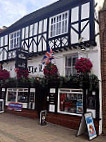 The Lamb Inn outside