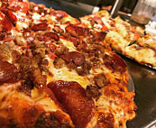 Round Table Pizza food