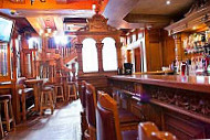 Maginns inside