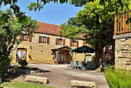 Ferme Auberge des Genestes outside