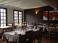 Restaurant la Halle a Lyons la Foret food