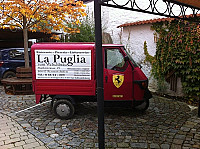 La Puglia outside