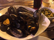 Los Mejillones De Correos food