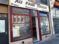 Au Pain Chaud outside