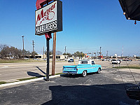 Meteor Hamburgers outside