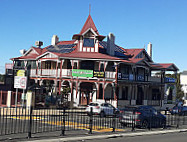 Blue Mountains Hotel outside