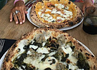 7 Sensi La Pizza Napoletana food