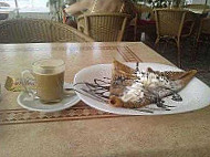 Le Moka Pattiserie food