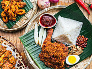 Nasi Lemak Bamboo (segama) food