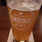 Hudsons Canadian Tap House food