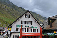 Hotel Restaurant des Alpes outside