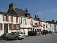 Le Vieux Cedre outside