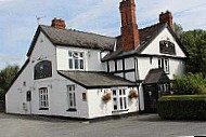 The White Lion Inn outside