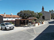 AUBERGE DU BROUSSAN inside