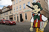 Pinocchio Pizza und Pasta outside