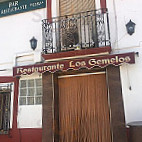 Los Gemelos outside