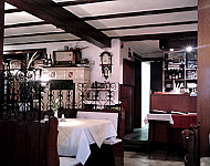 Schwarzer Adler inside