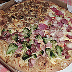 Sorella Pizza inside