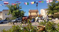 Café Des Voyageurs outside