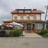 Gosciniec Wagant Na zewnątrz