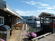 Narrows Floating Restaurant outside