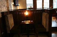 Lord's Tavern inside