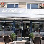 Cafe De La Place outside